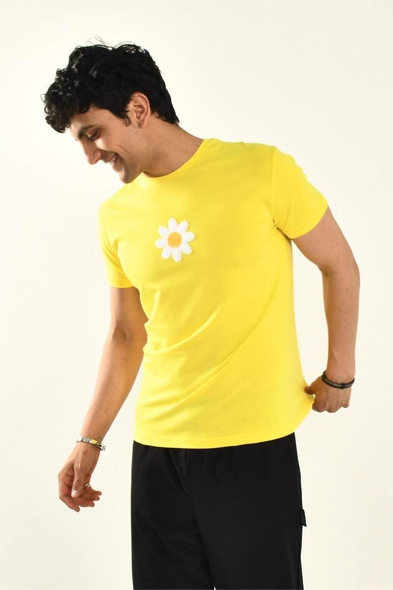 Sarı Papatya Nakış Detaylı Bisiklet Yaka T shirt - 3